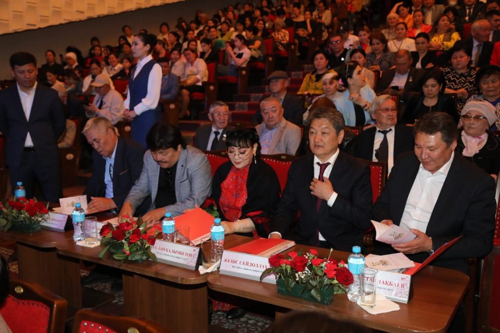 "Ақмаңдайлым" республикалық әншілер конкурсы басталды