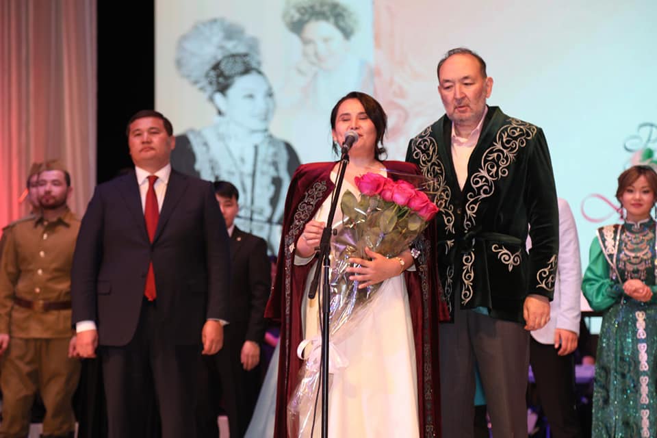 "Ақмаңдайлым" республикалық әншілер конкурсы басталды