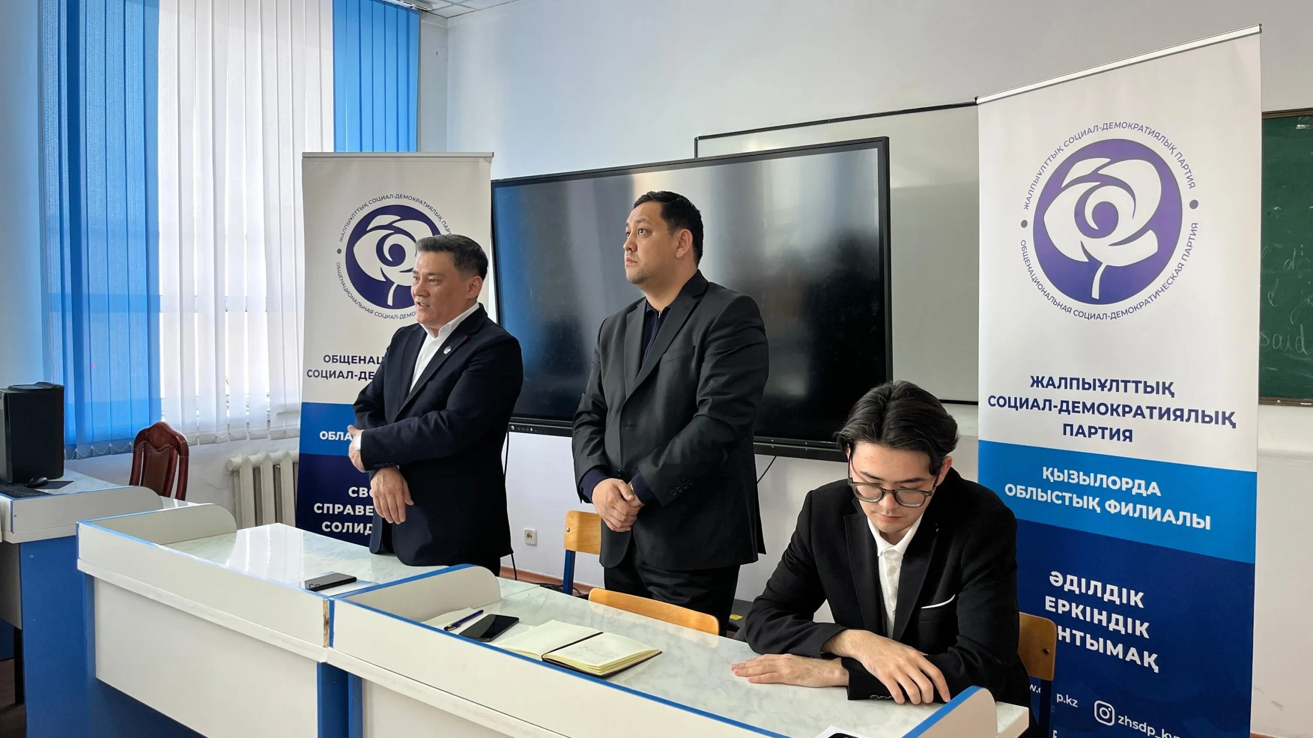 ЖСДП ҚОФ Төрағасы шетелдік студенттермен кездесті