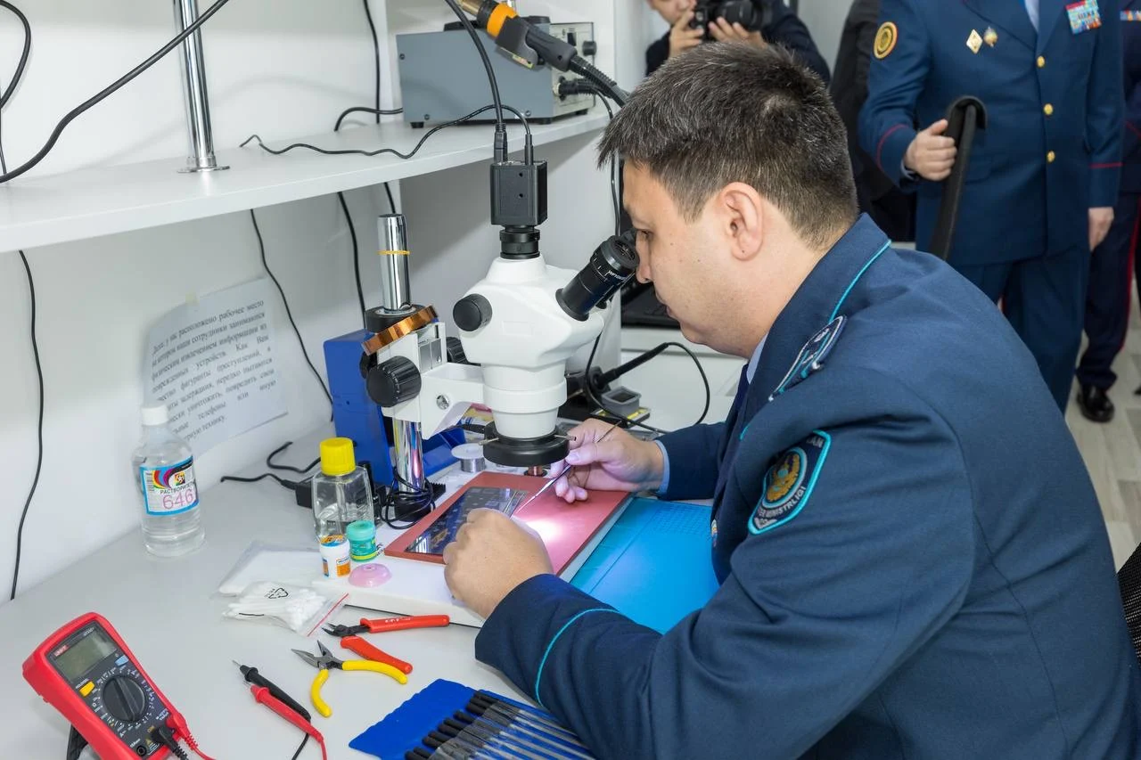 Олжас Бектенов Президент тапсырмасы бойынша өтіп жатқан «Заң және тәртіп» апталығы аясында ІІМ Басқару академиясының ашылуына қатысты