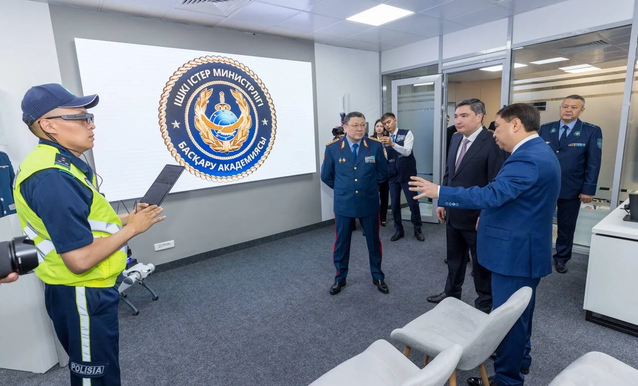 Олжас Бектенов Президент тапсырмасы бойынша өтіп жатқан «Заң және тәртіп» апталығы аясында ІІМ Басқару академиясының ашылуына қатысты