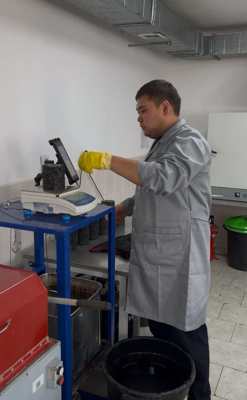 Жылжымалы зертханамен автожолдардың құрылысы тексерілді 