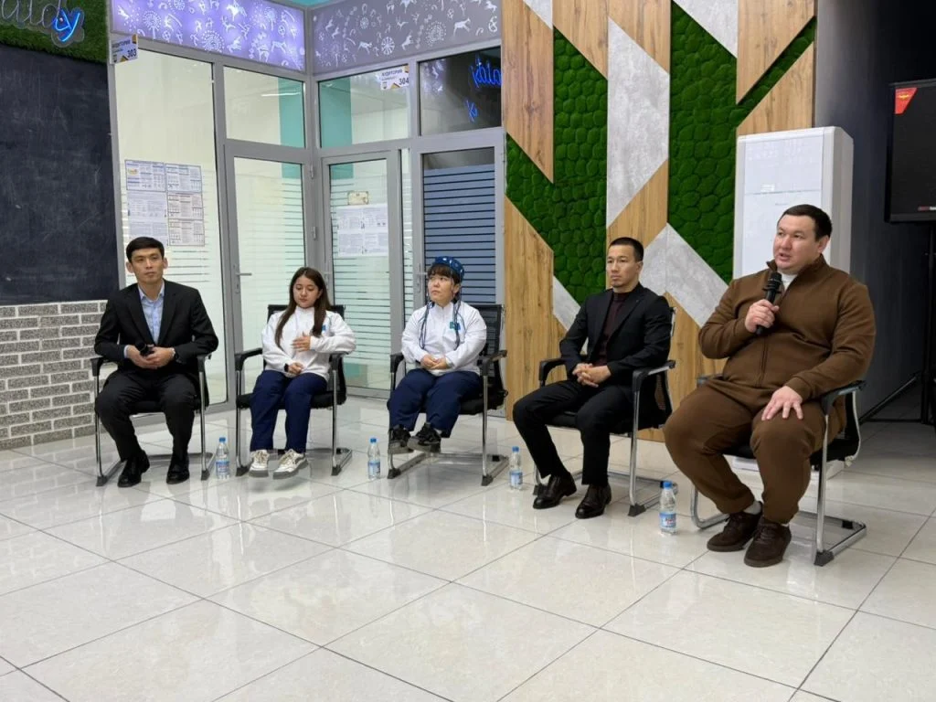 Жастар әлем чемпиондарымен кездесті