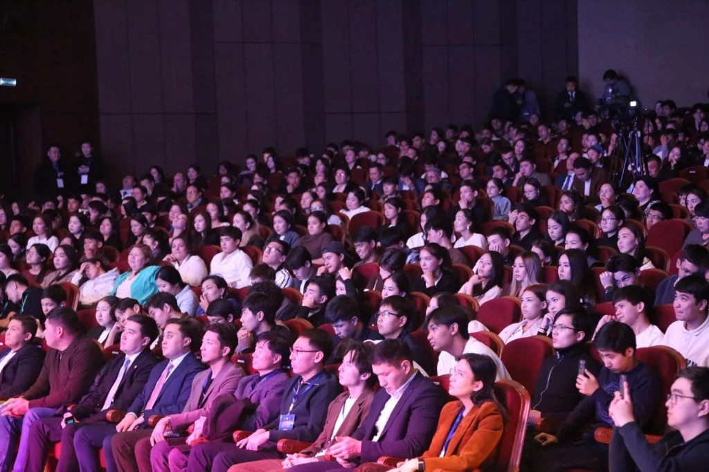 Заманның қожасы да, тұтқасы да - жастар