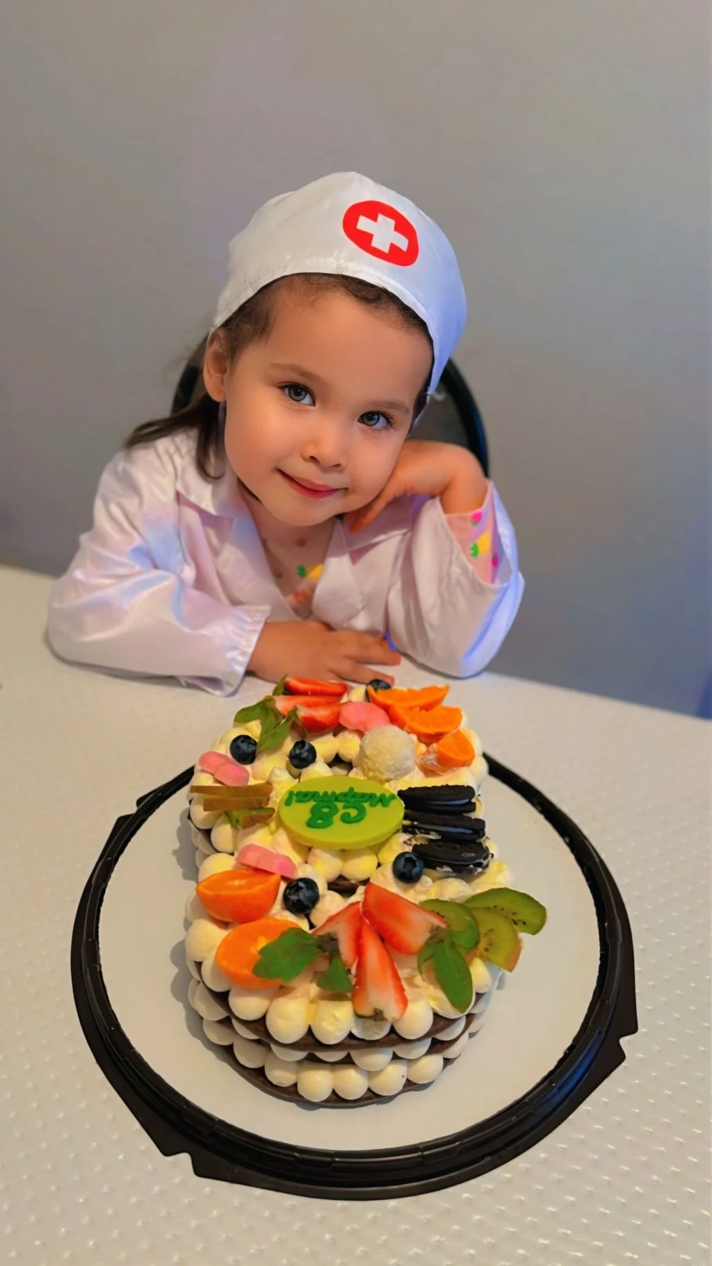 Төрт жастағы дәрігер