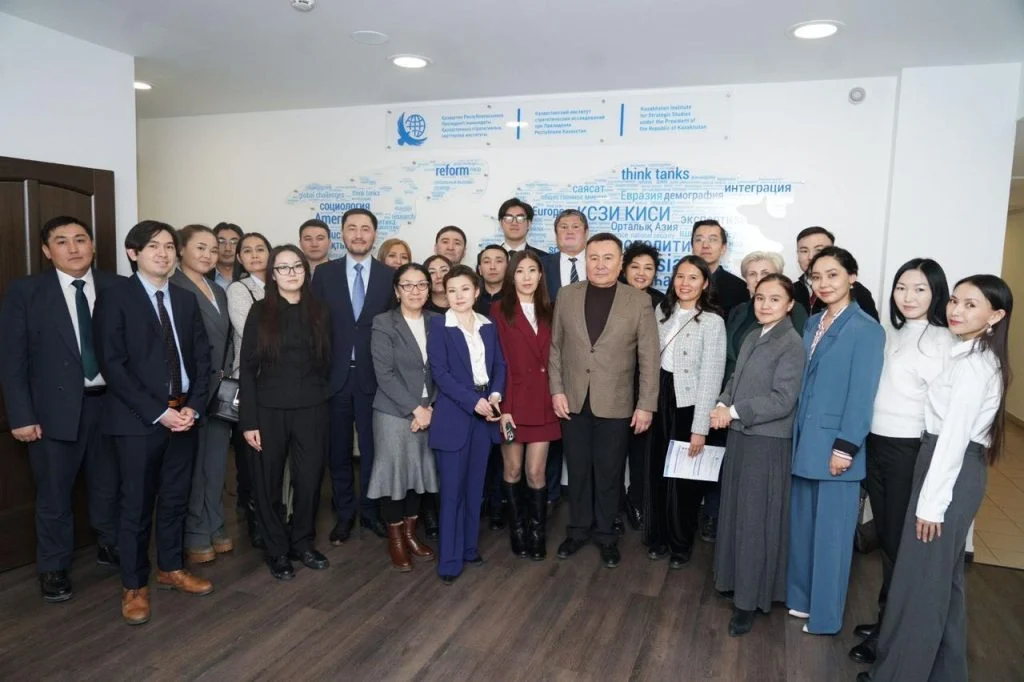 ҚСЗИ-де жас сарапшылар Конституциялық комиссия мүшелерімен бірге жаңа Конституция жобасының негізгі жаңашылдықтарын талқылады