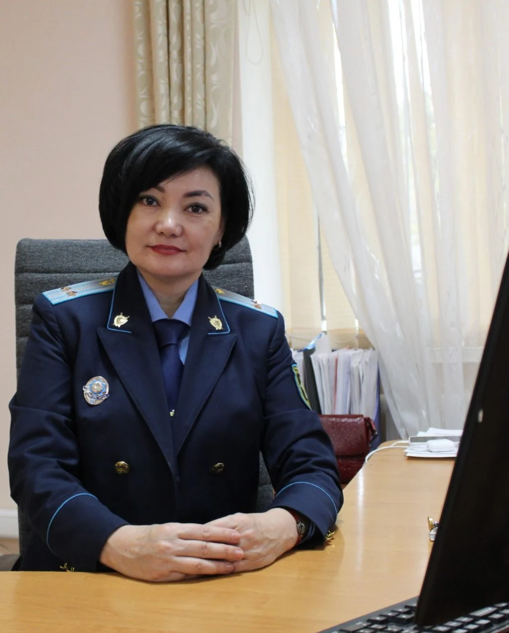 Әйел. Қызмет. Әділет