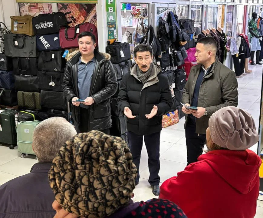 Экспромт-кездесу: коалиция мүшелері Ата заң жобасын түсіндірді