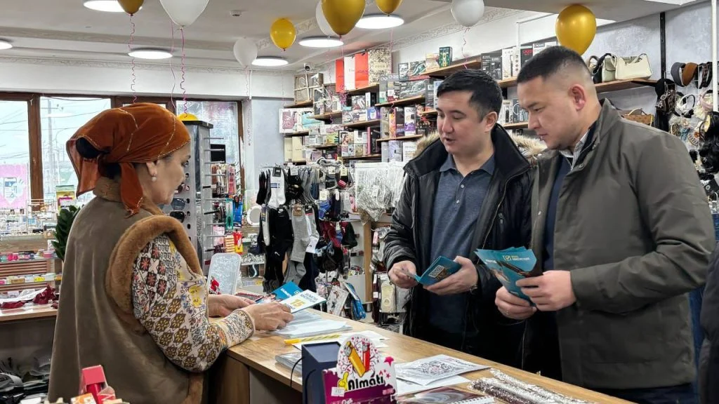 Экспромт-кездесу: коалиция мүшелері Ата заң жобасын түсіндірді