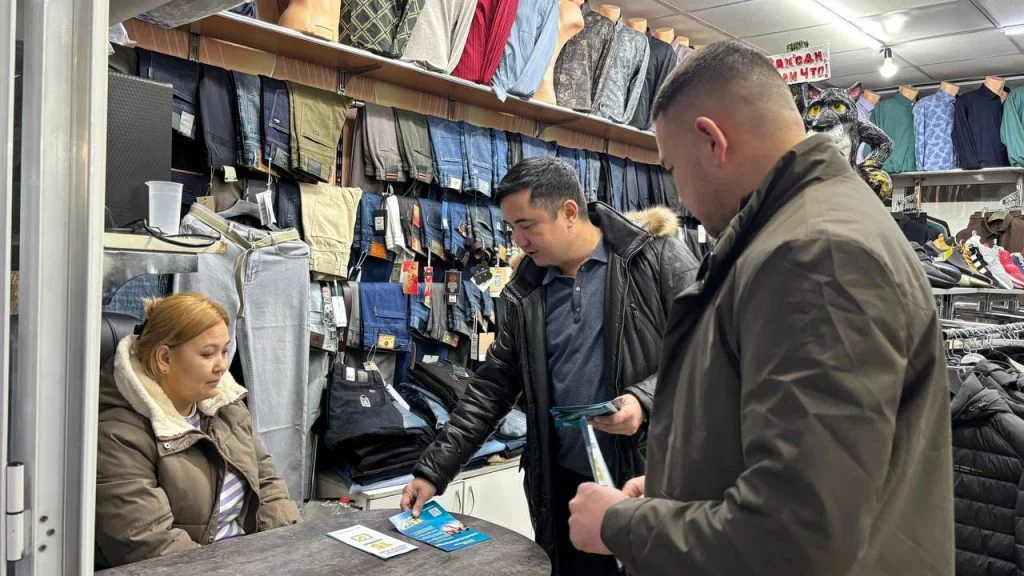 Экспромт-кездесу: коалиция мүшелері Ата заң жобасын түсіндірді