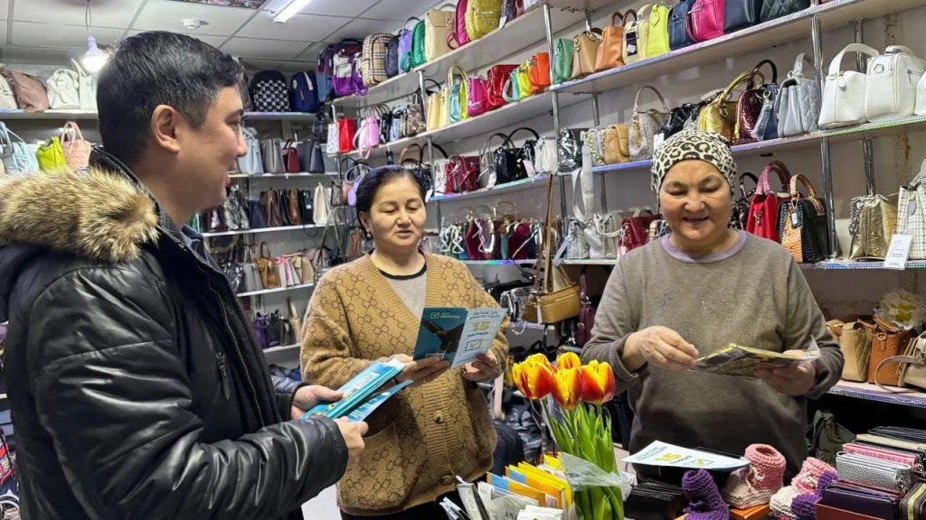 Экспромт-кездесу: коалиция мүшелері Ата заң жобасын түсіндірді