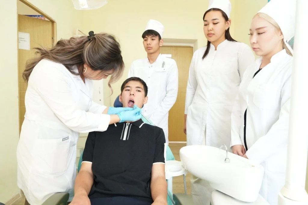 Ақ халатпен арманға бастаған