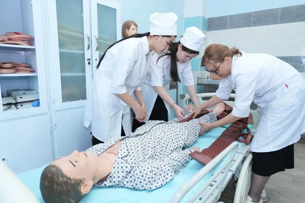 Ақ халатпен арманға бастаған