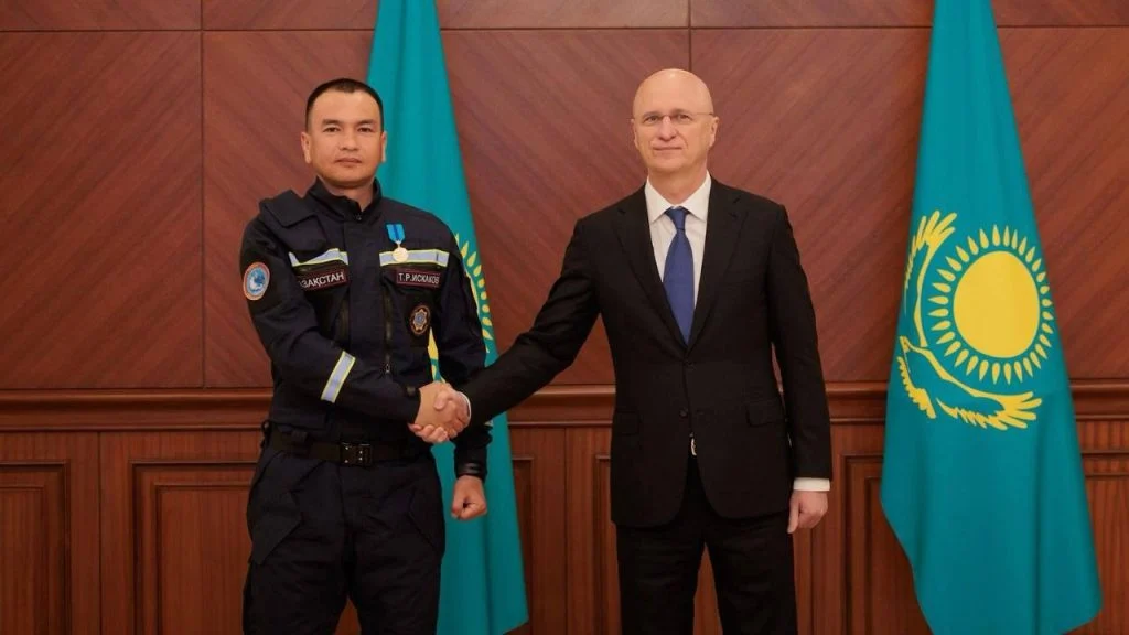 Мемлекеттік орган мен авиация саласының қызметкерлеріне награда табысталды