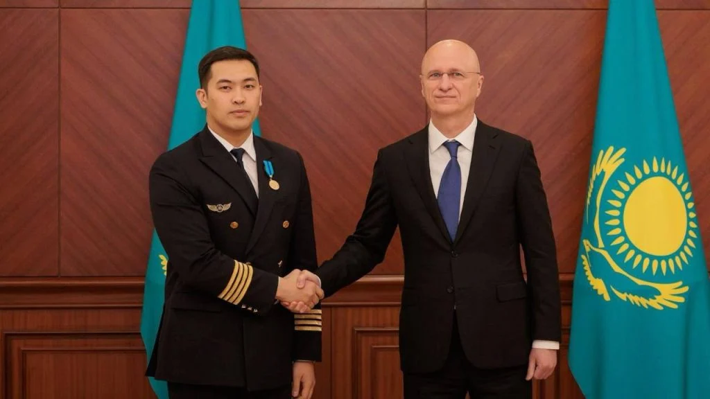 Мемлекеттік орган мен авиация саласының қызметкерлеріне награда табысталды