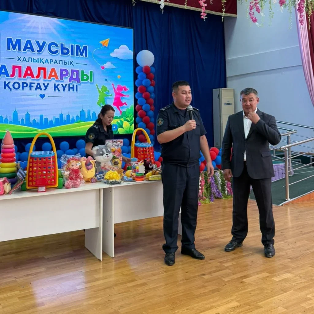 ҚАЖ қызметкерлері балаларға мерекелік көңіл-күй сыйлады
