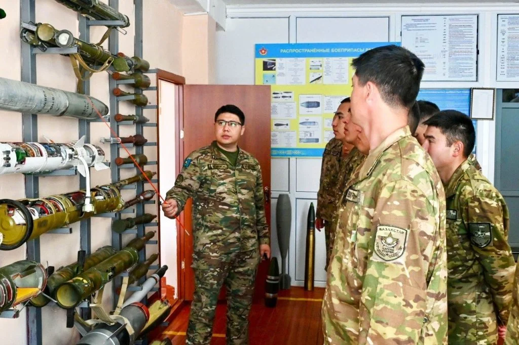 Жауынгерлік даярлықтың маңызды кезеңі: Қарулы күштердің әскери қызметшілері мамандық бойынша даярлыққа кірісті